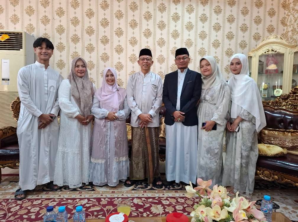 Faried Wajedi saat Open House Hari Raya Idul Fitri 1446 H Rujab Bupati Sinjai