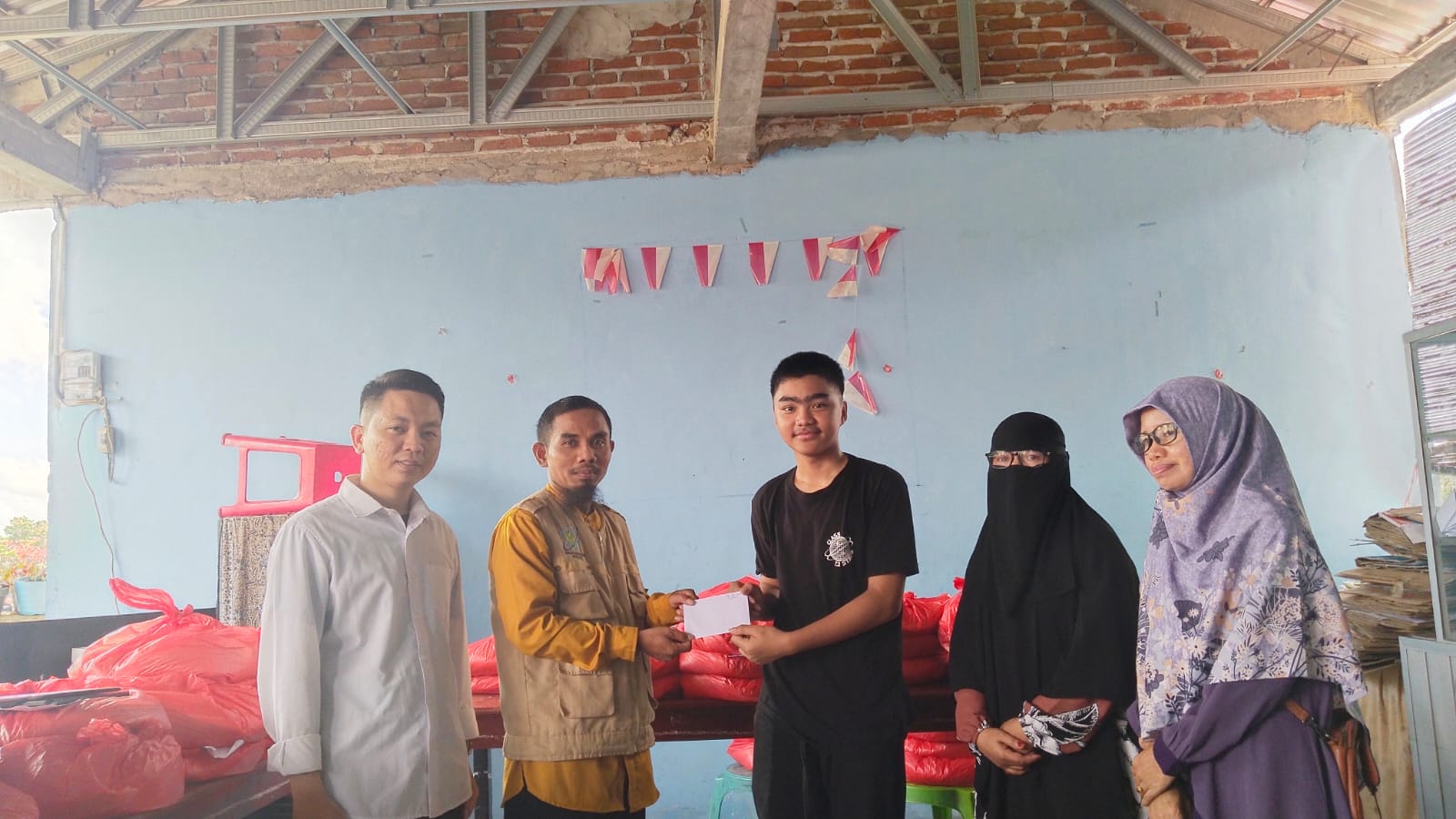 Penyerahan zakat di MTsN Gowa