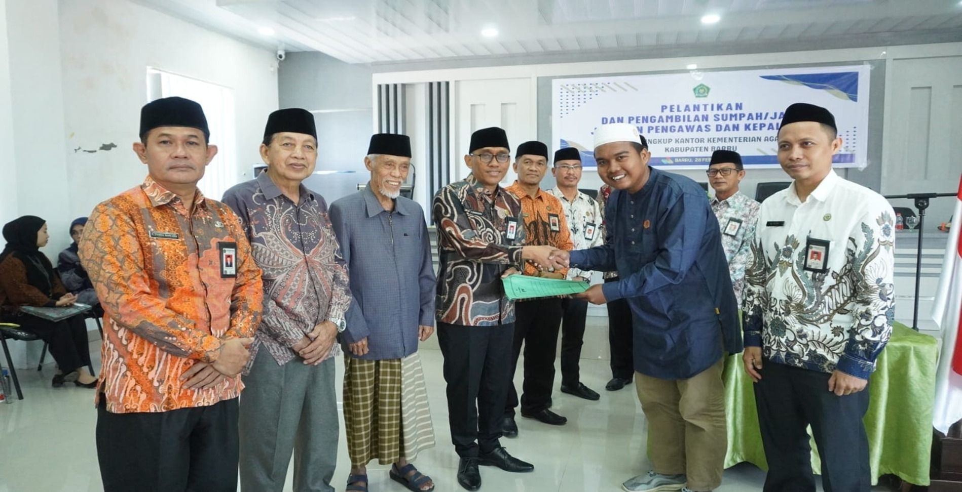 Prosesi pelepasan secara resmi dilakukan oleh Kepala Kantor Kemenag Barru , H. Jamaruddin