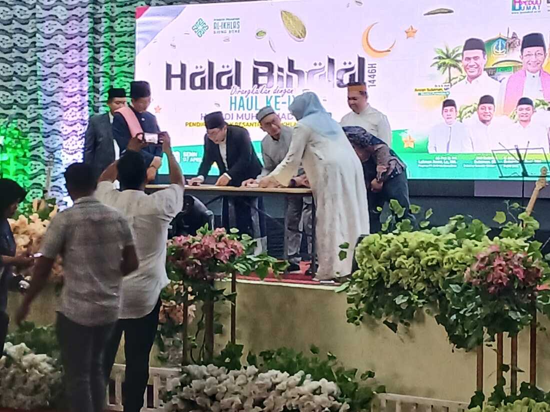 Acara Halal Bihalal dan Haul Pendiri Pondok pesantren Al-Ikhlas Ujung Bone (Alm.Adi Muhammad Umar)