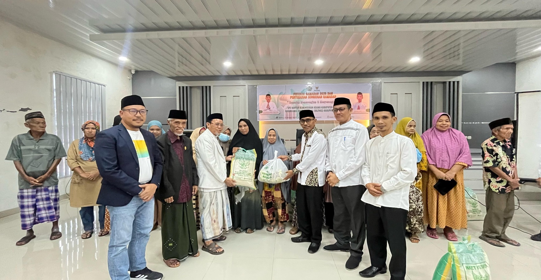 Penyerahan Bingkisan Ramadan untuk Para Mustahik