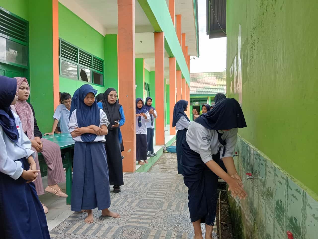 Praktik Wudhu dan Tayamum Peserta didik MTsN 2 Bone